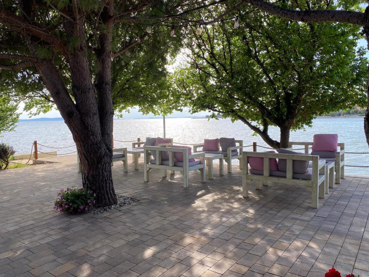Apartments Lolo Привлака Екстериор снимка